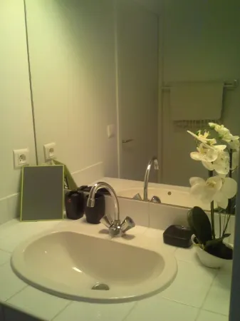 Apt. T1 Bis in town on the 1st floor of a residence with terrace carractère Отели рядом с достопримечательностью «Musée de Henri Matisse»