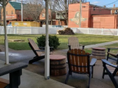 Historic District Inn 4 Bed/ 3 Bath in the heart of downtown Hermann! Hotels in Hermann