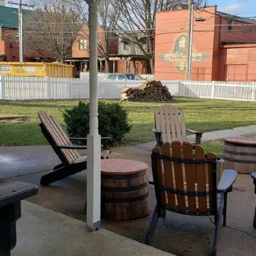 Historic District Inn 4 Bed/ 3 Bath in the heart of downtown Hermann!