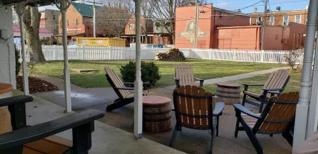 Historic District Inn 4 Bed/ 3 Bath in the heart of downtown Hermann!