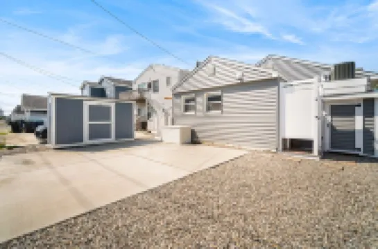 Beach Bungalow -- 1.5 Blocks to Beach!