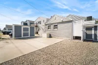 Beach Bungalow -- 1.5 Blocks to Beach!