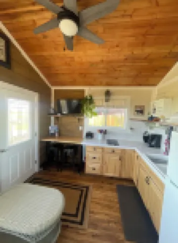 Adorable Tiny house on small farm, fresh eggs and seasonal produce daily .