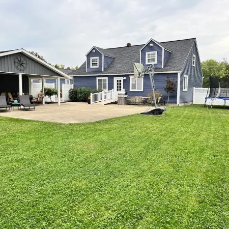 The Perfect Getaway - minutes to Cedar Point & Kalahari,  Fishing Boats Allowed!