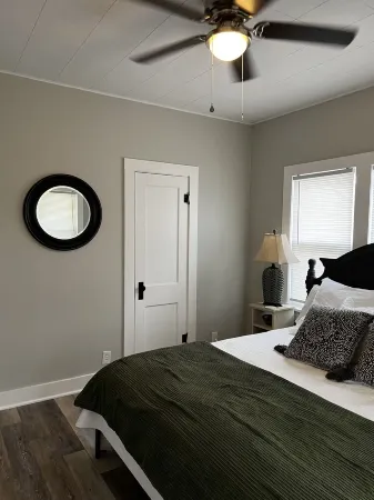 HazelHouse 1920’s BEAUTIFUL 2bed/1bath, Pet-Friendly WIFI