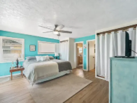 OCEANFRONT Sunset Cabin with stunning ocean views & staircase to the beach! Hotels in Harbor