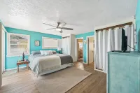 OCEANFRONT Sunset Cabin with stunning ocean views & staircase to the beach!