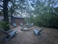 Wister Ridge Aframe Cabin - Sleeps 6 and just 3 minutes from the lake! Hotels in Poteau