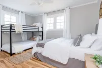 SoPi Cottage - Walk to Town - King Bed