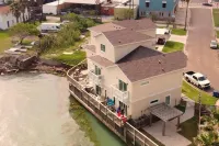 New Waterfront Bungalow Fishermans Paradise 2 Bedroom Home by RedAwning Hotels in Port Isabel