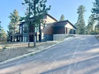 Modern Pines-6 Bedroom, 5.5 Bath. 4 Master Suites!