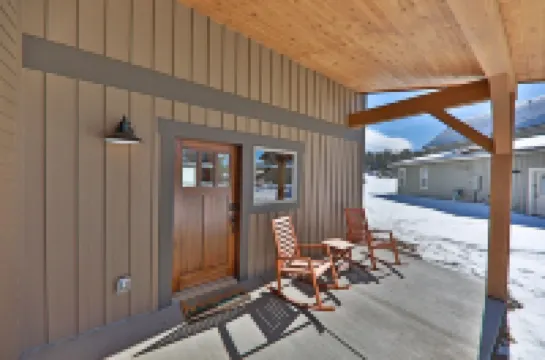 Have Fun/Relax in a Gorgeous Mountain Home, Well Equipped, Great Location