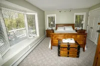 Killington Summer Retreat: Air Conditioned - Sleeps 8 - Fire Pit & Bike Shed