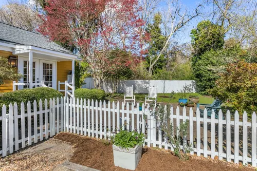 Private 1300 sq ft Cottage in Historic Yorktown-w/ trolley access