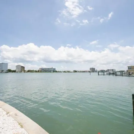 Rare Waterfront Gem — Walk to Clearwater Beach • Sleeps 6