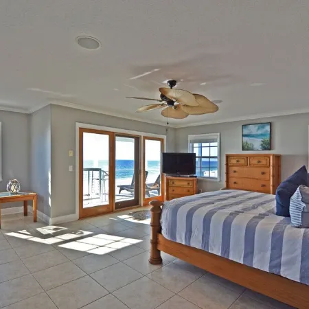 Beachfront House Directly on Soft Sugar White Sandsvrc19-000234