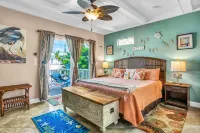 Iykyk Wtf! Elevator~Tiki Bar~Boat Slip on Site! Moon Deck/Pool~Gulf Front Baby!!