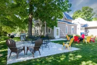 Americana. Large Historic Home. Dogs Welcome. Walk to Downtown and Beach!
