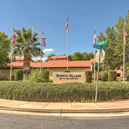 Cozy Cactus Condo, Mountain View Patio, Pools, Hot Tubs, Gym, Pickleball, Resort