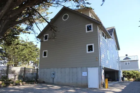 Captain's quarters Отели в г. Мосс Бич