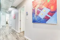 1,500 sq/ft retro style 3 bedroom 2 bath king bed Big Rig parking. Garage!