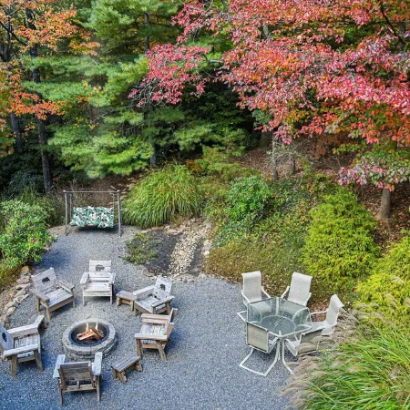 Upscale, Well-Appointed, Spacious Retreat. Close to Everything. Great Amenities.