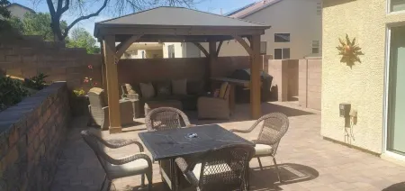 Beautifully Decorated Everything is New!  Spacious Single Story Home. Отели рядом с достопримечательностью «Cactus Garden Dr»