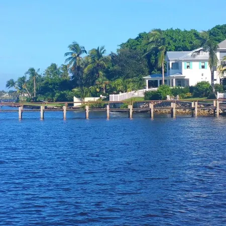 2 Bedroom 1,079 sf Cottage. Dock. Full Kitchen, WI-FI,HDTV, Parking & Pets ok.