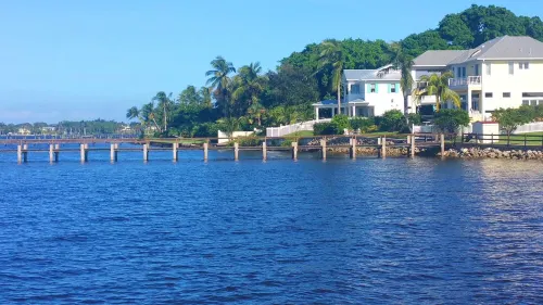 2 Bedroom 1,079 sf Cottage. Dock. Full Kitchen, WI-FI,HDTV, Parking & Pets ok.