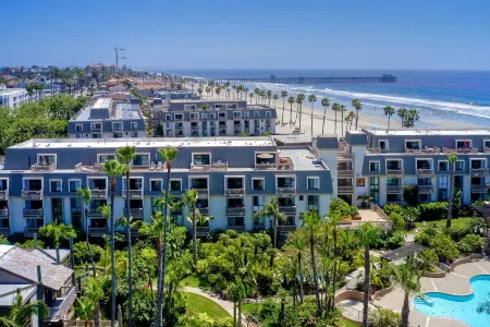 Northcoast Village Beautiful Penthouse w/ large rooftop deck and VIEWS!