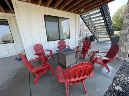 Brand new apartment, sleeps 10, IDEAL location in Utah county. High end finishes