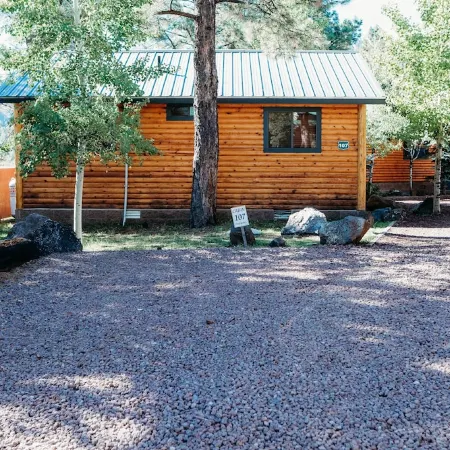 Updated cabin walking distance to both restaurants and amazing hiking trails!