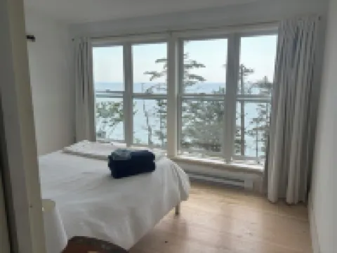 Beautiful Seaside cottage with stunning views 聖喬治酒店