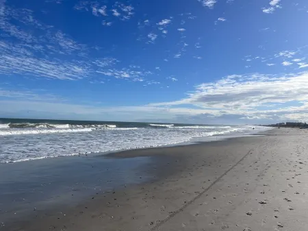Beachside Space Coast Townhouse, walk to the beach, pet friendly