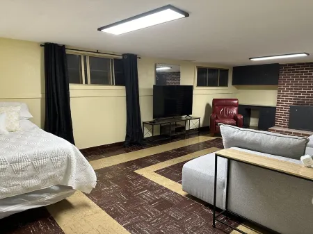 Large walk in lower unit in 1950 home nice neighborhood