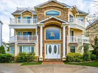 Seaside Beach Mansion w/9 Bedrooms, 8 Full Baths, Pool, Elevator & Rooftop Deck. Hotels near Brigantine Beach