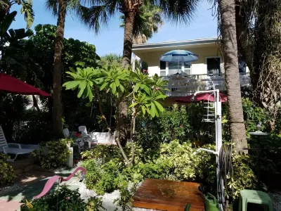 Beachfront Cottages (Gulf) at Beautiful Sandy Shores on Gulf of Mexico
