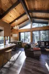 MidCentury Cabin-Deck w Awesome Views Near Hiking At Humber Park. Dog Friendly
