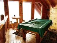 Spacious 4Br Cabin Near Dollywood – Hot Tub, Game Room & Stunning Mountain Views - Bjergudsigt