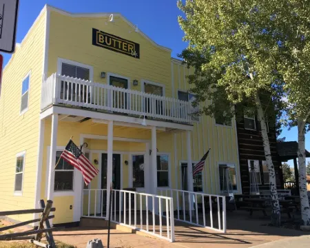 HOT TUB! Between Jackson, Grand Teton NP, and Grand Targhee, Yellowstone NP!! Hotels in Victor