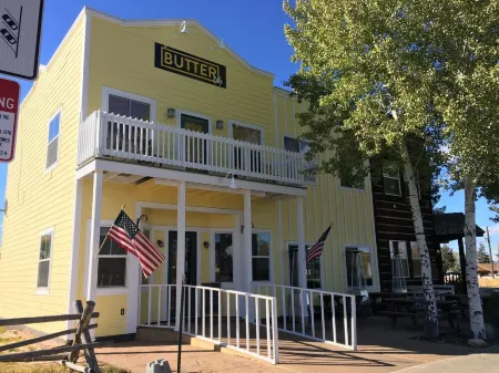 HOT TUB! Between Jackson, Grand Teton NP, and Grand Targhee, Yellowstone NP!! Отели в г. Виктор