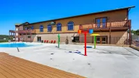 Large or Multi Family Alert- Lakeviews-Sleeps 9-Next to Pools- Sdc