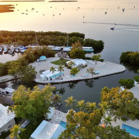 5 bedroom - Deep Dockage & Heated Pool in Islamorada.