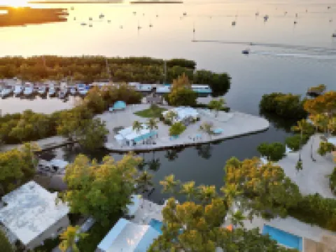 5 bedroom - Deep Dockage & Heated Pool in Islamorada.