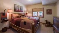 Prime River Frontage with Divide Views, AC, fishing, deck,.5 mi EP& 2mi to RMNP