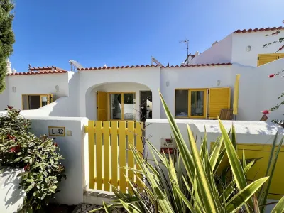 Vilamoura Club Villa 2 With Pool by Homing Hotels in Tôr