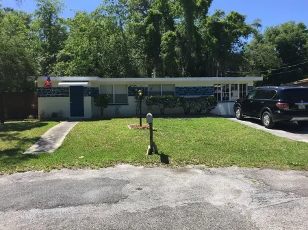 3-bedroom house in marvelous Hudson with AC, WiFi