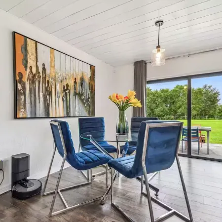 Modern 3bed, 2bath House in Wesley Chapel, with EV Charging Outlet, AC, & WiFi.