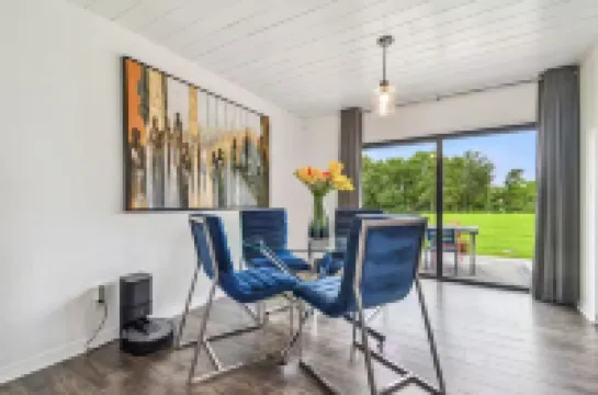 Modern 3bed, 2bath House in Wesley Chapel, with EV Charging Outlet, AC, & WiFi.