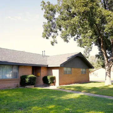 Spacious Mid-Century Modern 3BR 2BT
